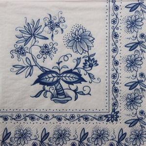 Tovaglioli di carta da 2 o 4 pezzi per artigianato, fiori blu su sfondo bianco, tovaglioli per decoupage blu e bianchi, tovaglioli per decoupage di fiori senza cuciture