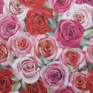2 ou 4 serviettes en papier pour travaux manuels, motif classique de roses roses et rouges, serviettes de décoration roses, serviettes de table Saint Valentin