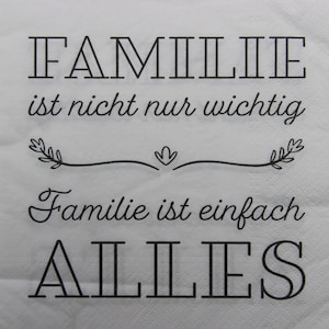 Tovaglioli di carta da 2 o 4 pezzi per decoupage, motto tedesco tedesco Familei Ist Nicht Nur Wichtig, Familie Ist Einfach Alles su sfondo bianco
