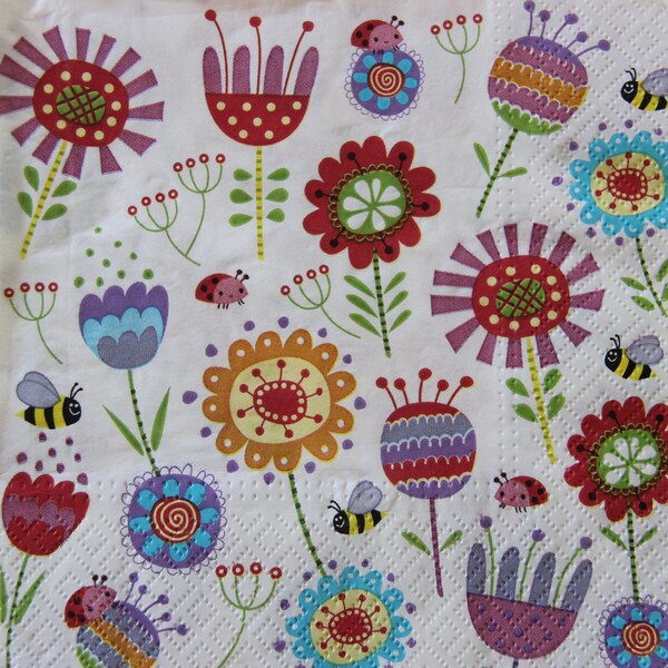 Serviettes en papier 2 ou 4 pièces pour le découpage, fleurs peintes colorées, coccinelles et abeilles sur fond blanc, serviettes de découpage, fabrication de cartes pour enfants