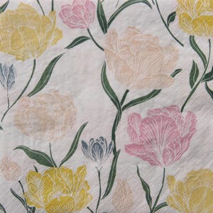2 ou 4 serviettes en papier pour découpage, tulipes roses pastel, jaunes et beiges sur fond blanc, serviettes pour découpage printanier, serviettes de table printemps