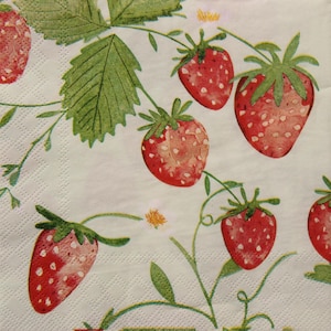 2 o 4 pezzi di tovaglioli per decoupage, fragole dipinte con foglie e fiori su sfondo verde chiaro, tovaglioli per decoupage con bacche estive