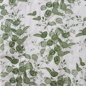 Tovaglioli di carta da 2 o 4 pezzi per artigianato, rami di eucalipto verde senza cuciture su sfondo bianco, tovaglioli con foglie di eucalipto, tovaglioli botanici