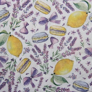 2 o 4 pezzi di tovaglioli di carta per lavori artigianali, collage di limone, macarons e lavanda su sfondo bianco, tovaglioli per decoupage di agrumi e biscotti
