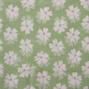 2 oder 4 Stück Papierservietten für Decoupage, weißes blühendes Blumenverzierungsmuster auf grünem Hintergrund, nahtlose Blumen 3-Spiel Papierservietten