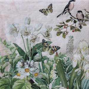 2 o 4 servilletas de papel para decoupage, pájaros, mariposas y jardín de flores sobre fondo rosa claro con patrón de escritura, servilletas románticas