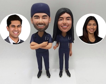 Figura cabezona personalizada de pareja médica: regalo único de médico y enfermera para graduación o día del reconocimiento.