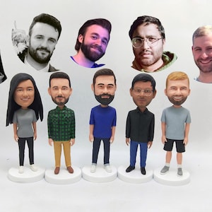Customized bobbleheads,customized wedding best man group bobbleheads,customized own bobbleheads,employee bobblehead gifts,office staff group