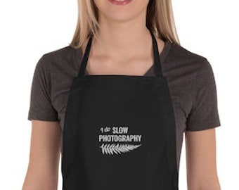 I do SLOW PHOTOGRAPHY - Embroidered organic cotton Apron - to protect your clothes in the darkroom, the photo studio and the kitchen