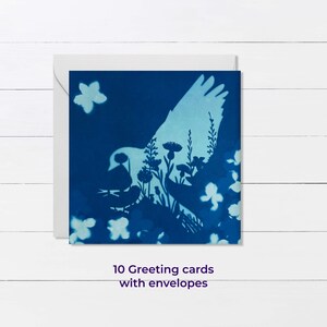 Blauwe vogelwenskaart. Pak met 10 kaarten gemaakt van een cyanotypische print + enveloppen. Wordt verzonden naar de VS en Canada