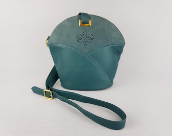 Vintage Bally Leather Crossbody Bag – Made in Italy – Rare 80s/90s Dome Shape – Green