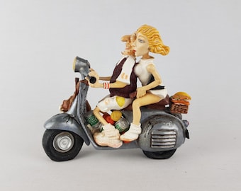 Vintage Guillermo FORCHINO  "The Clay Court"  Polyresin Limited Edition Collector Figurine Comic Art 2004 Veronese  Tennis Scooter