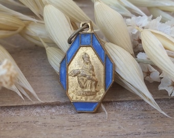 Religious pendant Virgin Mary - Antique golden medal - Jesus Christ - Pietà - Catholic jewellery - Christian golden accessory