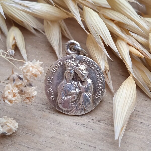 Religious pendant Our Lady of Sion - Antique medal - Madonna - Christian accessory - Catholic jewellery