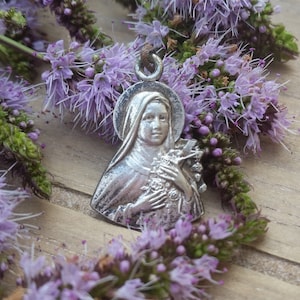 Religious pendant Saint Therese - Antique medal - Little Flower - Christian accessory
