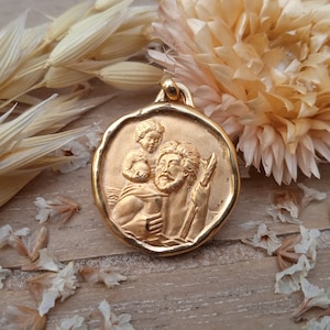Religious pendant Saint Christopher - Antique gold plated medal - Christian accessory