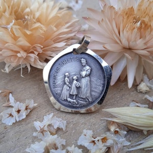 Religious pendant Our Lady of La Salette - Antique medal Marian Apparition - Christian accessory