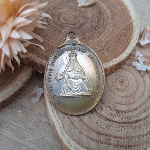 Religious pendant Virgin Mary - Antique brass medal - Jesus Christ - Pietà - Catholic jewellery - Christian golden accessory