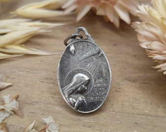 Blessed Virgin Mary Silvered Religious pendant - Sine Labe Concepta - Christian accessory