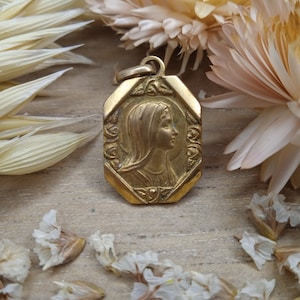 Religious pendant Blessed Virgin Mary - Antique brass medal - Christian accessory