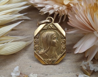 Religious pendant Blessed Virgin Mary - Antique brass medal - Christian accessory