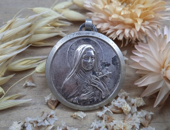 Religious pendant Saint Therese - Antique Large medal - Little Flower - Catholic jewellery - Christian accessory