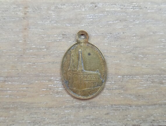 Antique religious medal - Our Lady of Lourdes Oostakk… - Gem