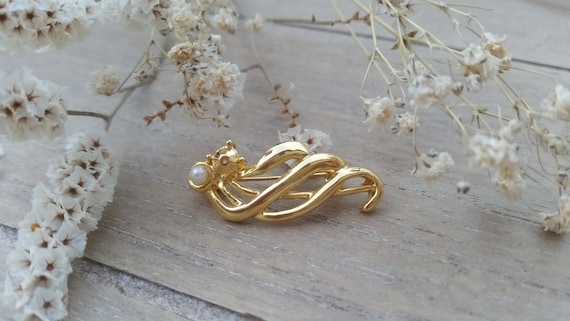 金色の女性用ブローチ - 彼女へのヴィンテージアクセサリー - Etsy 日本