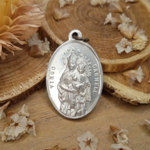 Ciondolo religioso Nostra Signora del Monte Carmelo - Gesù Cristo Medaglia antica - Gioielleria cattolica - Accessorio cristiano