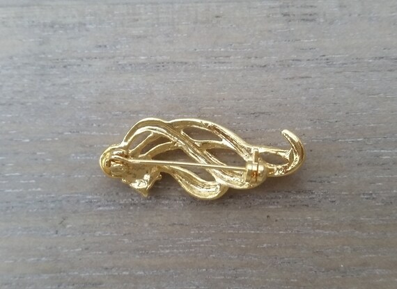 金色の女性用ブローチ - 彼女へのヴィンテージアクセサリー - Etsy 日本
