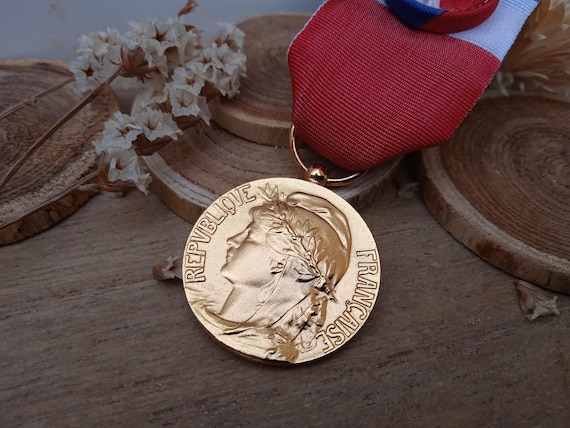 Honor and work - Golden pendant - Decoration - French republic - French award medal