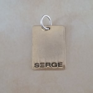 Pendentif homme gravé prénom Serge - Plaque médaille - bijoux - Accessoire