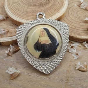 Pendentif ancien Sainte Rita de Cascia - Accessoire chrétien - Bijoux catholiques