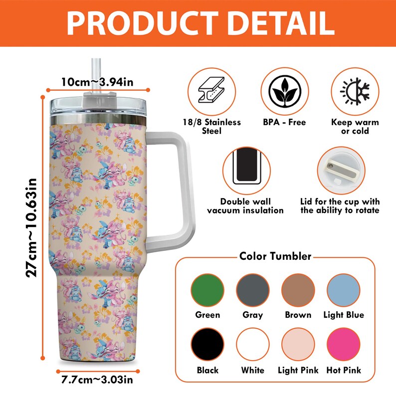 Puede incluir: Un vaso de color beige con un estampado floral con personajes azules y rosas. El vaso mide 27 cm de alto y 7,7 cm de ancho, con una parte superior de 10 cm. Tiene un asa blanca y una pajita. Los detalles del producto incluyen opciones de color.