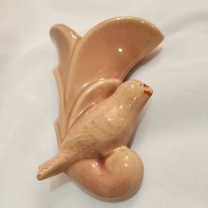 Shawnee Bird on Flower Wall Pocket Pink Unsigned Vintage Garden Vase Planters