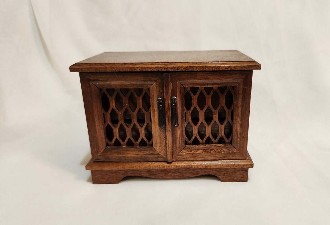 Royal Sealy Wood Jewelry Box Wind up Music Box Plays Theme to Love Story Quality Imports Japan