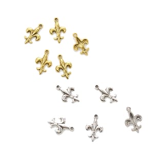 Charme Flor de Lis, Ouro ou Prata, 18x12mm