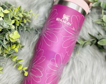 Garrafa térmica Stanley Iceflow de 30 oz com gravação de margarida e à prova de vazamentos.