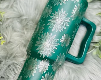 Bicchiere da 30 once con incisione laser Daisy, senza cuciture SVG (download digitale)