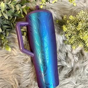 Gobelet gravé plume 40 oz 30 oz ère Brumate, verre 40 oz avec anse, verre gravé ère Brumate, verre gravé, ère personnalisée