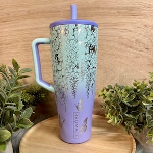 Blauweregen en vlinder gegraveerd 40oz Brumate Era beker, blauweregen en vlinder gegraveerd tijdperk, 40oz beker met handvat, gegraveerd Brumate tijdperk