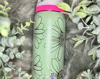 Daisy Engraved Owala FreeSip Water Bottle, 32oz Floral Wrap