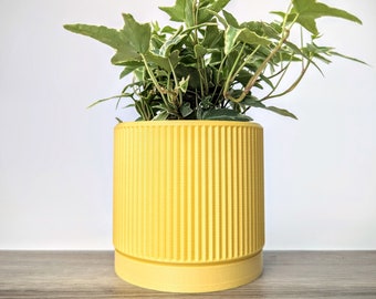 Light Pastel Yellow Planter, Fin Plant Pot with Drain Tray, Made from an Eco-Friendly Plant Based Plastic