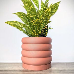 Bubble Ring Planter in Terracotta with Drainage Tray, Made from an Eco-Friendly Plant Based Plastic