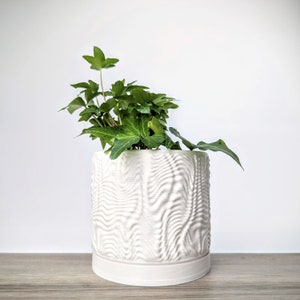 Matte White Plant Pot, Ripple Planter with Drain Tray, Made from an Eco-Friendly Plant Based Plastic