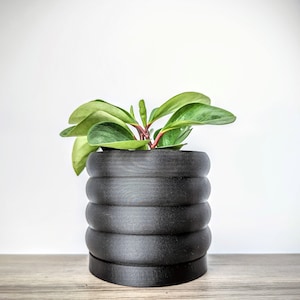 Matte Black Plant Pot, Bubble Planter with Drain Tray, Made from an Eco-Friendly Plant Based Plastic