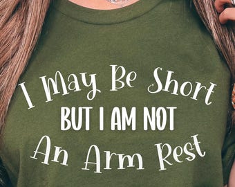 Camiseta engraçada unissex de pessoa baixa, camiseta humorística com apoio de braço, camiseta curta, mas poderosa, presente para pessoas baixas, camiseta gráfica sarcástica