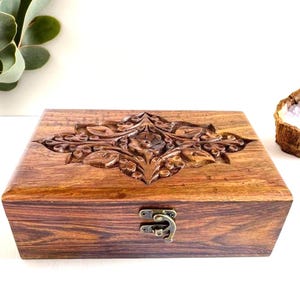 Handcrafted Rosewood Jewelry Box: Hand-Carved Floral Design (8x5x3)