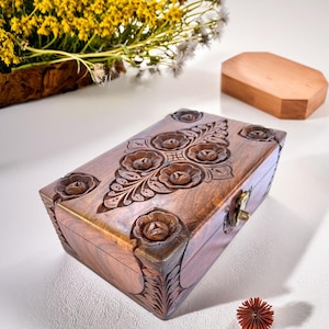 Jewelry Box Handcrafted Rosewood , 11&#39;&#39; x 7&#39;&#39; x 4&#39;&#39;, Intricately Carved Floral Design, Heavy Wood, Perfect for Jewelry Storage and Home Deco