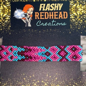 Funky Freundschaftsarmband mit Aquablau, Pflaume, Magenta Lila & Pink